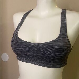 Lululemon gray textured crisscross back Sports shelf  Bra 🖤
